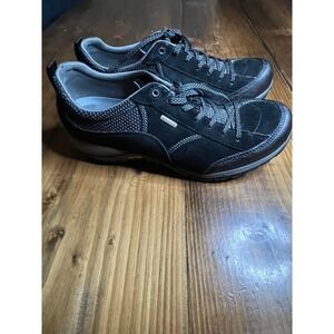 Dansko Waterproof Suede Leather Low Top Women's Size 10 Black Vibram Sole
